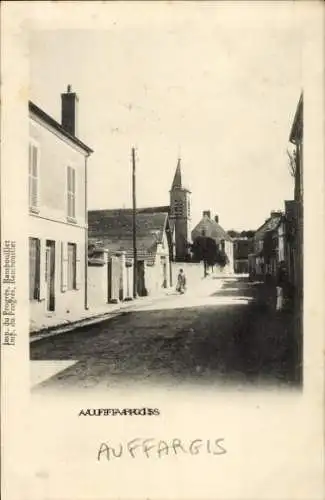 Ak Auffargis Yvelines, Schmale Straße, Häuser, Kirche, Radfahrer,  Ganzsacha
