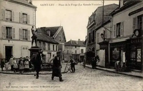 Ak Saint-Leu Réunion, Platz de la Forge, Statue,  Gebäude, Menschen, Alltagsszene