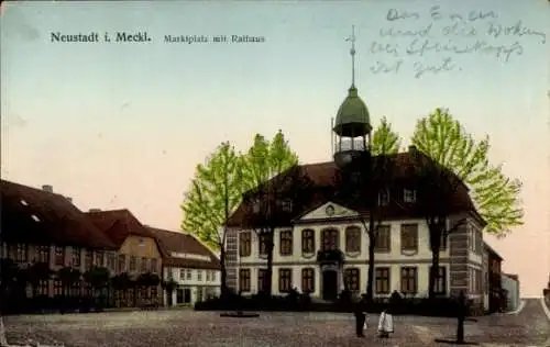 Ak Neustadt Glewe in Mecklenburg, Marktplatz mit Rathaus