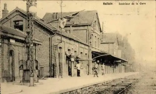 Ak Halluin Nord, Intérieur de la Gare, Bahnhof, Gleisseite, Deutsches Militär
