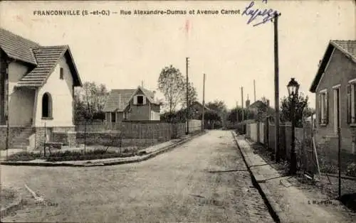 Ak Franconville Val d'Oise, Straße mit Häusern, Laterne, Schwarz-Weiß-Fotografie