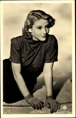 Ak Schauspielerin Jutta Freybe, Portrait, Handschuhe, Ufa Film, Ross Verlag A 2439 1