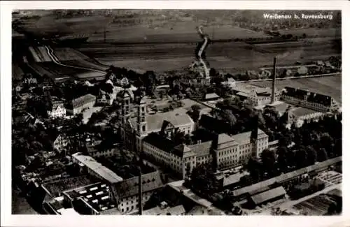 Ak Weißenau Ravensburg in Württemberg Oberschwaben, Luftaufnahme, Klosteranlage, ländliche Umgebu