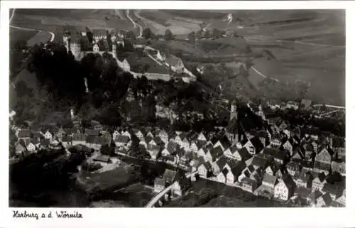 Ak Harburg an der Wörnitz Schwaben, Luftaufnahme von Harburg, Burg im Hintergrund, alte Fachwerkh