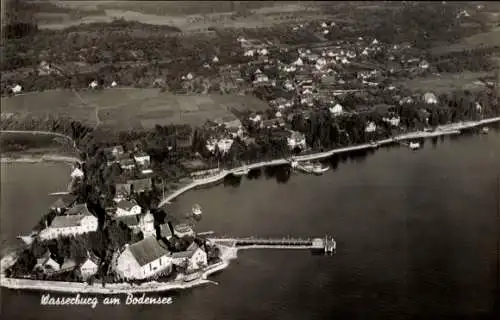 Ak Wasserburg am Bodensee Schwaben, Luftaufnahme von Wasserburg, Bodensee, Häuser, Hafen, Natur
