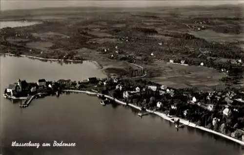 Ak Wasserburg am Bodensee Schwaben, Luftaufnahme von Wasserburg, Bodensee, Uferlinie, Häuser, Nat