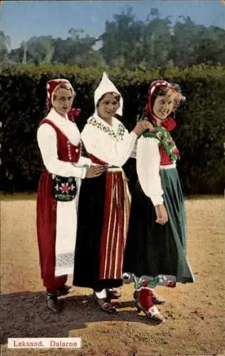 Ak Leksand Dalarne Schweden, Drei junge Frauen in schwedischer Volkstracht