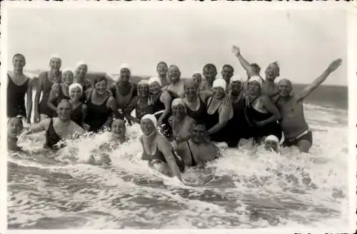 Ak Westerland auf Sylt, Strand, Badende, Gruppenbild