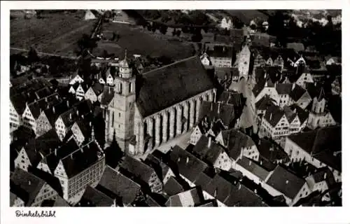 Ak Dinkelsbühl in Mittelfranken, Luftaufnahme von  gotische Kirche, alte Fachwerkhäuser