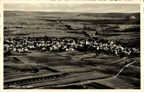 Ak Knetzgau am Main Unterfranken, Panorama von  hügelige Landschaft,  Architektur, schwarz-weiß