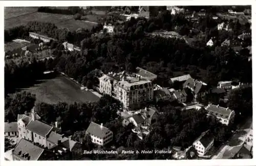 Ak Bad Wörishofen im Unterallgäu, Luftaufnahme von  Hotel Victoria, viele Bäume und Gebäude