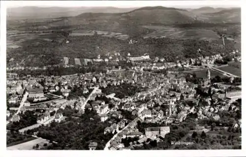 Ak Waiblingen in Württemberg, Luftaufnahme von   Architektur, grüne Landschaft