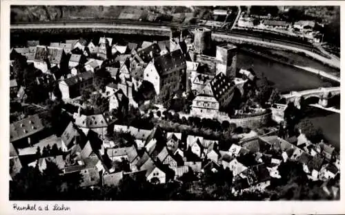 Ak Runkel an der Lahn, Luftaufnahme von Runkel, Lahnfluss,  Gebäude, Brücke