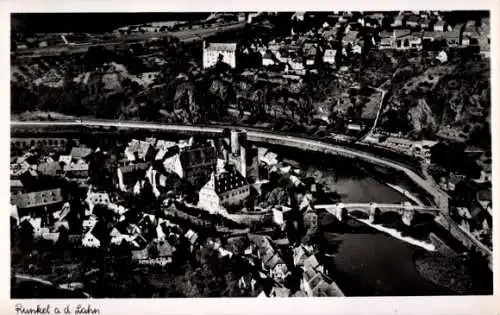 Ak Runkel an der Lahn, Luftaufnahme von  Lahn, Stadtansicht, Fluss, Brücke