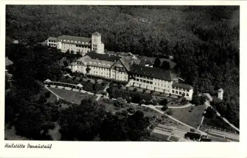 Ak Donaustauf in der Oberpfalz, Heilstätte  Luftaufnahme, Waldgebiet, Architektur