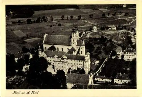 Ak Rot an der Rot in Württemberg, Luftaufnahme von Kirche, landwirtschaftlichen Flächen, Dorf, sc