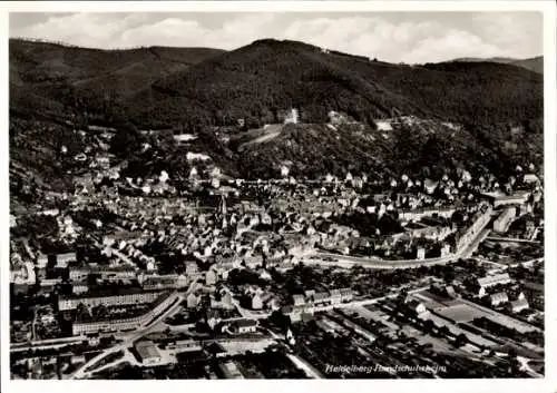 Ak Heidelberg am Neckar, Luftaufnahme von Heidelberg, Berge im Hintergrund, Stadtansicht
