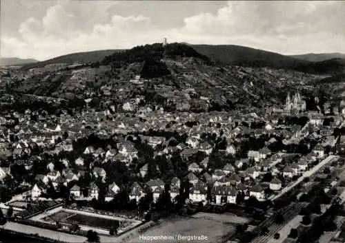 Ak Heppenheim an der Bergstraße, Aussicht auf  Bergstraße, Hügel mit Turm, Wohngebäude