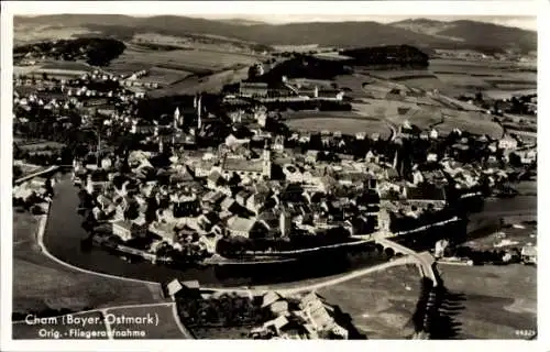 Ak Cham in der Oberpfalz, Luftaufnahme von  Bayer. Ostmark, Fliegeraufnahme