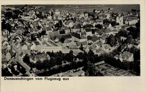 Ak Donaueschingen im Schwarzwald, Luftbild von  Häuser, Baumgruppen, Straßen