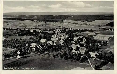 Ak Unadingen Löffingen im Schwarzwald, Luftaufnahme von  ländliche Landschaft, Häuser