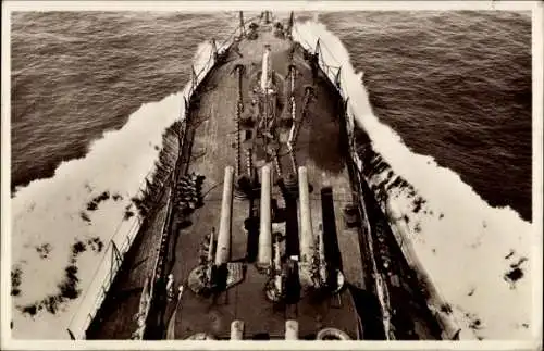Ak Italienisches Kriegsschiff, Bug von oben gesehen, Geschütze
