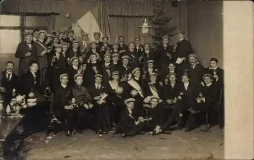 Studentika Ak Gruppenfoto der Studenten, Feier