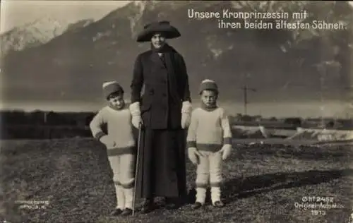 Ak Kronprinzessin Cecilie von Preußen, Beide älteste Söhne, PH Berlin 2452
