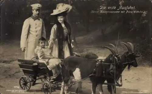 Ak Die erste Ausfahrt, Kronprinzenpaar mit Prinz Wilhelm, Ziegenwagen, Gustav Liersch 1776