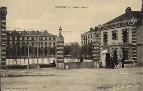 Ak Montargis Loiret, Caserne Gudin, Eingangstor,  Architektur, neoklassizistischer Stil