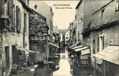 Ak Montargis Loiret, Schmale Gasse, Wasserstraße,  Architektur, Schwarz-Weiß-Fotografie