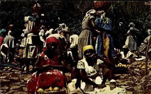 Ak Port au Prince Haiti, Marktszene, viele Frauen, Obst, traditionelle Kleidung, lebendige Farben