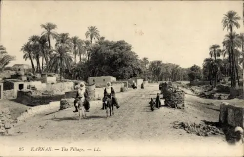 Ak Karnak Ägypten, Dorf, Zwei Männer auf Eseln, Palmen