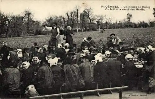 Ak Ploermel Morbihan, un repas de Noces, on boit a la sente des Maries