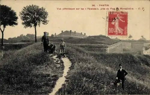Ak Pantin Seine Saint Denis, Pittoreske Aussicht, Falaises, Romainville, Personen mit Hunden