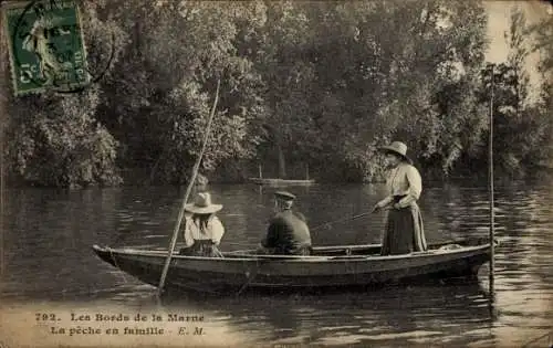 CPA Val de Marne, La Peche en famille