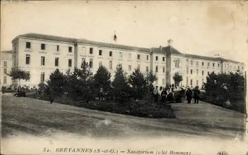 Ak Brevannes Val de Marne, Sanatorium, Menschen im Garten, Gebäude im Hintergrund