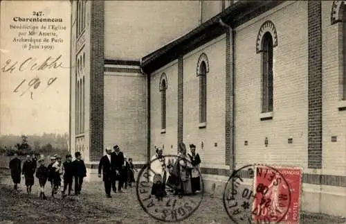 Ak Charentonneau Val de Marne, Bénédiction de l'Eglise, M Amette, Menschenmenge, s Gebäude