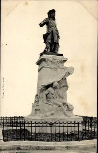 Ak Coutances Manche, Statue l'Amiral Tourville, weiße Statue, Umzäunung