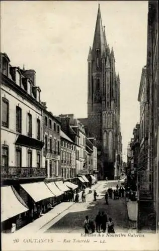 Ak Coutances Manche, Stadtansicht mit Kirche, Straßenansicht,  Gebäude