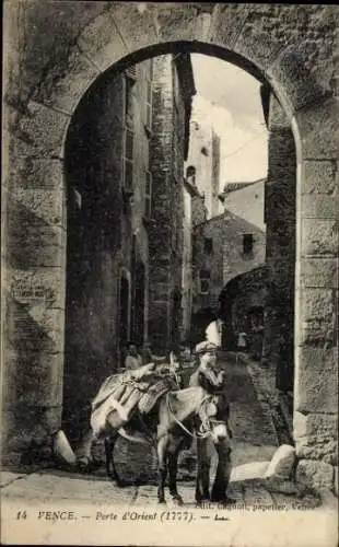 Ak Vence Alpes Maritimes, Historische Stadtansicht, Tor d'Orient, Esel, Menschen