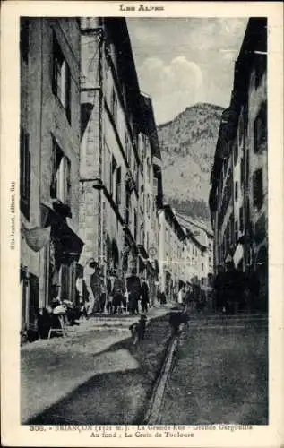 Ak Briançon Briancon Hautes-Alpes, Stadtansicht, La Grande Rue, Bergkulisse,  Atmosphäre
