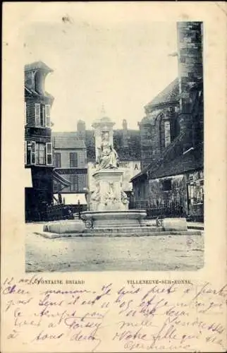 Ak Villeneuve sur Yonne, Fontaine Briard
