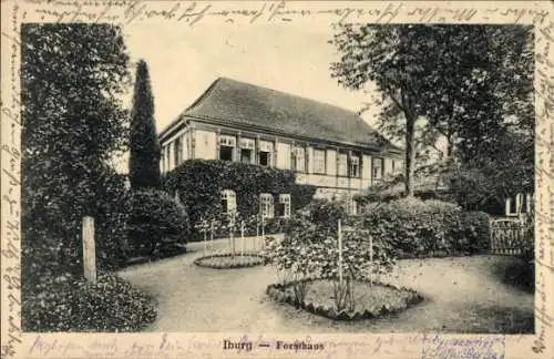 Ak Bad Iburg am Teutoburger Wald, Vorderansicht des Forsthauses in  Gartenanlage, Bäume