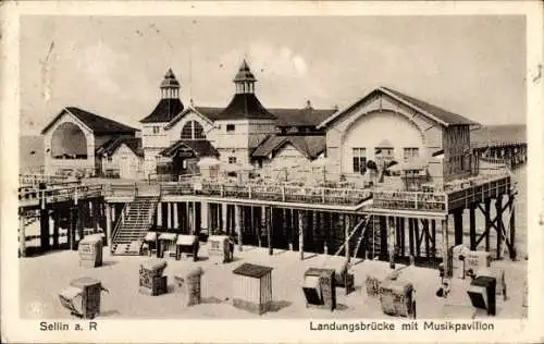 Ak Ostseebad Sellin auf Rügen, Landungsbrücke, Musikpavillon,  Architektur, Strandkörbe