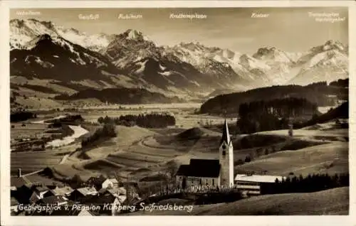 Ak Bihlerdorf Seifriedsberg Blaichach im Allgäu, Kirche, Gebirgsblick, von Pension Kühberg gesehen