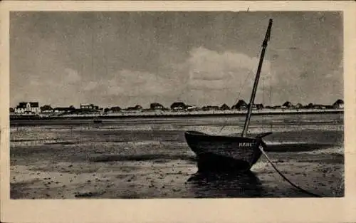 Ak Nordseebad Sankt Peter Ording, Boot im Watt, Wolken, Häuser im Hintergrund, küstennahe Landsch