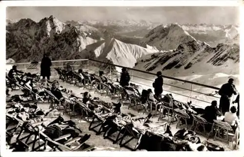 Ak Schneefernerhaus auf der Zugspitze, Terrasse des Hotels Schneefernerhaus, Erholung in der Höhe