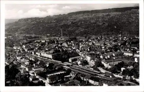 Ak Lörrach in Baden, Stadtansicht mit Häusern, Bahngleisen und Hügeln