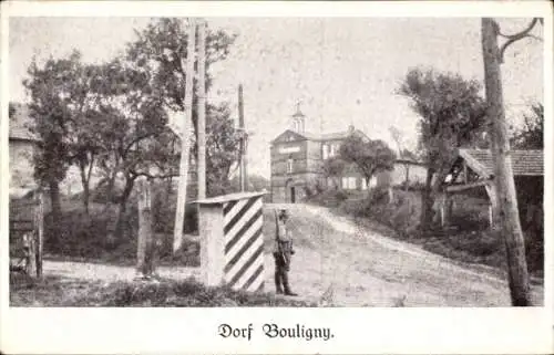 Ak Bouligny Meuse, Dorfpartie, Soldat auf Wacht